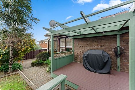 Photo of property in 2/41 Highland Drive, Highland Park, Auckland, 2010