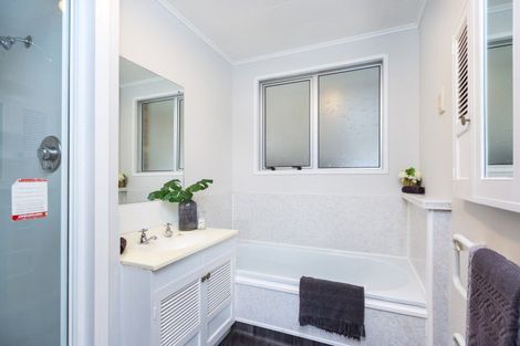 Photo of property in 15 Akron Grove, Totara Park, Upper Hutt, 5018