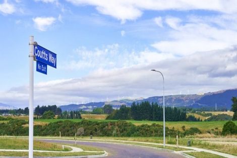 Photo of property in 27 Coutts Way, Fitzherbert, Palmerston North, 4410