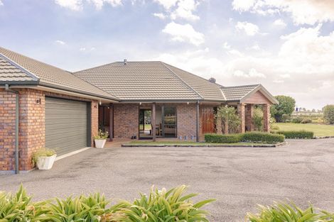 Photo of property in 35 Saint Oswalds Drive, Brunswick, 4571