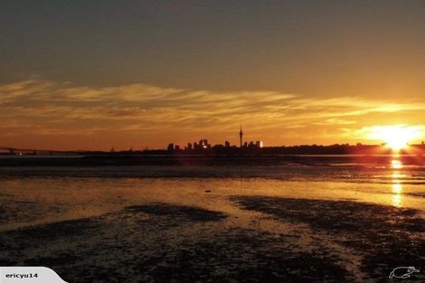 Photo of property in 112 Wharf Road, Te Atatu Peninsula, Auckland, 0610