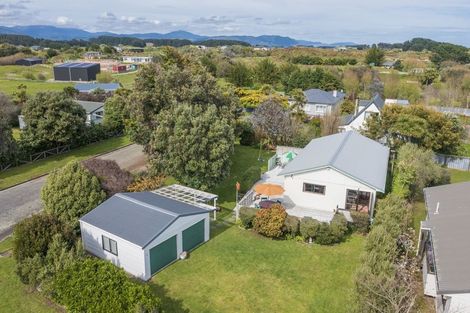 Photo of property in 2 Sand Dune Grove, Waikawa Beach, Levin, 5573