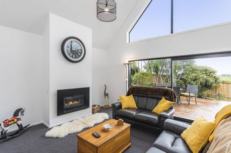 Photo of property in 42 Pukenamu Road, Te Horo, Otaki, 5581