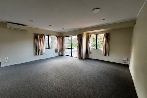 Photo of property in 2/21 Heathglen Place, Bayview, Auckland, 0629