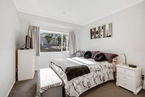 Photo of property in 84 Tauranga Place, Orewa, 0931