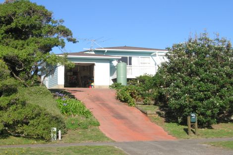Photo of property in 12 Rutherford Drive, Waikanae Beach, Waikanae, 5036