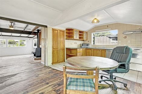 Photo of property in 1/3 Clarks Beach Road, Clarks Beach, 2122