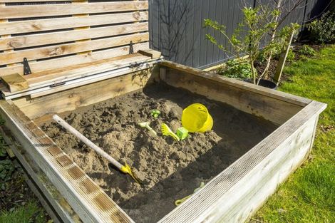 Photo of property in 24 Te Kaeaea Crescent, Wallaceville, Upper Hutt, 5018