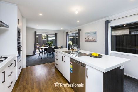 Photo of property in 11 Te Kaeaea Crescent, Wallaceville, Upper Hutt, 5018