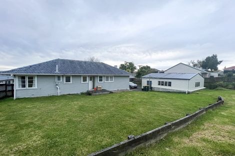 Photo of property in 17 Alma Street, Te Atatu South, Auckland, 0610