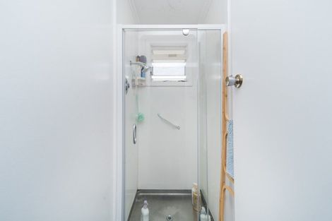 Photo of property in 76 Wikiriwhi Crescent, Awapuni, Palmerston North, 4412