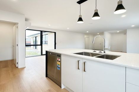 Photo of property in 33 Akoranga Place, Hornby, Christchurch, 8042