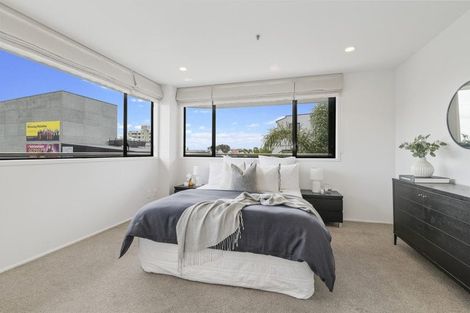 Photo of property in 4a/171 Hurstmere Road, Takapuna, Auckland, 0622