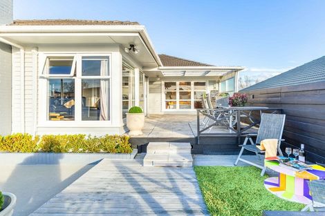 Photo of property in 18 Wellesley Road, Mangere Bridge, Auckland, 2022