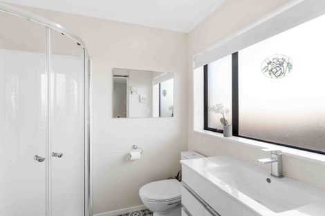 Photo of property in 2/19 Sailfish Drive, West Harbour, Auckland, 0618