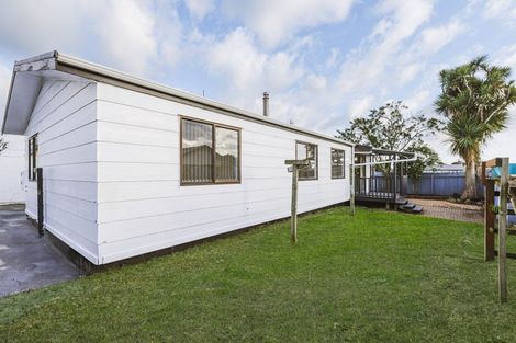 Photo of property in 2/31 Sutton Crescent, Papakura, 2110
