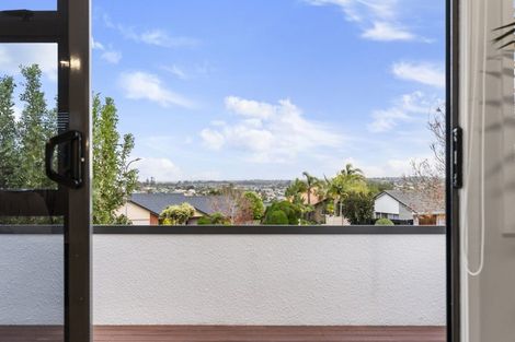 Photo of property in 32 Currell Way, Somerville, Auckland, 2014
