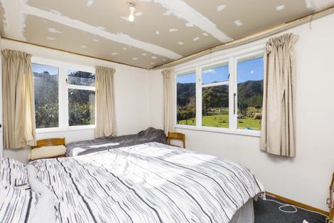 Photo of property in 147 Upper Fitzherbert Road, Wainuiomata, 5373