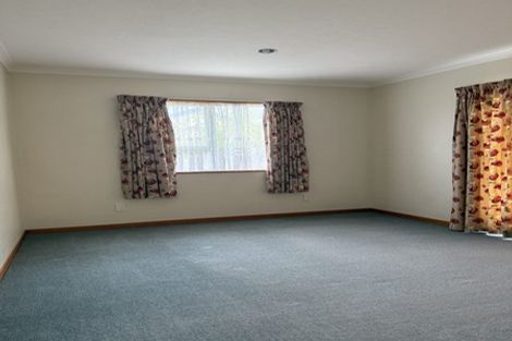 Photo of property in 1/5 Chateau Drive, Burnside, Christchurch, 8053
