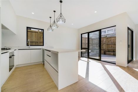 Photo of property in 76a Botany Road, Botany Downs, Auckland, 2010