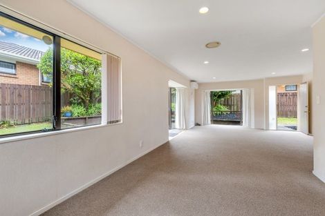 Photo of property in 3/2 Channing Crescent, Botany Downs, Auckland, 2010