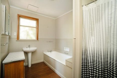 Photo of property in 6 Lowestoft Place, West End, Palmerston North, 4412