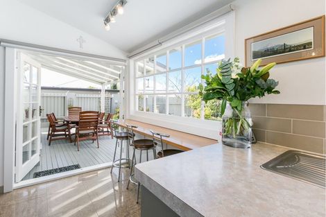 Photo of property in 8 Latham Street, Napier South, Napier, 4110