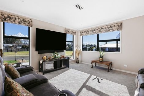 Photo of property in 18 Serenity Drive, Omokoroa, 3114