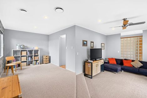 Photo of property in 21a Savoy Road, Glen Eden, Auckland, 0602