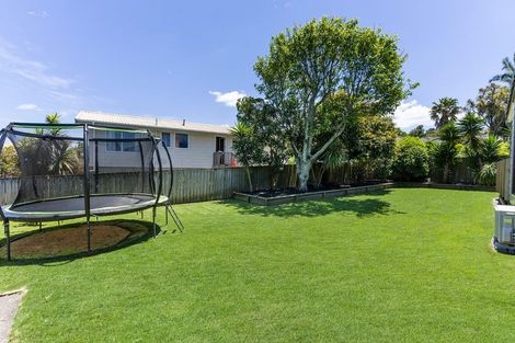Photo of property in 30 Sandgate Avenue, Botany Downs, Auckland, 2010