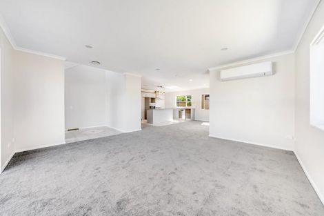 Photo of property in 2 Dunaff Place, Flat Bush, Auckland, 2019