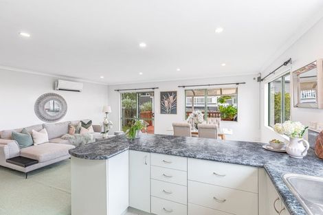 Photo of property in 2/555 Glenfield Road, Glenfield, Auckland, 0629