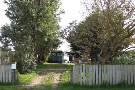 Photo of property in 664 Waikawa Beach Road, Waikawa Beach, Levin, 5573