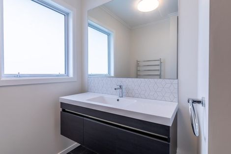 Photo of property in 73 Gloria Avenue, Te Atatu Peninsula, Auckland, 0610