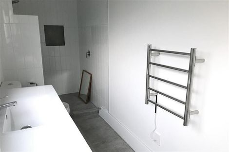 Photo of property in 1/50 Seaview Road, Castor Bay, Auckland, 0620