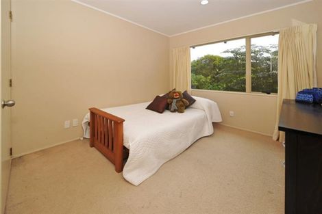 Photo of property in 2/49 Ribbonwood Crescent, Goodwood Heights, Auckland, 2105