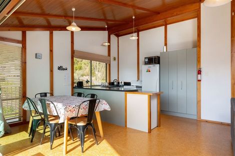 Photo of property in 21 Amelia Crescent, Waikawa, Picton, 7220