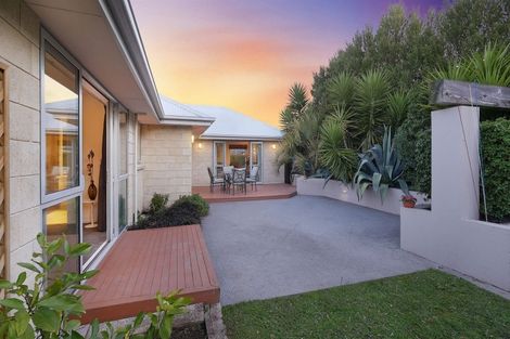 Photo of property in 5 Foresters Crescent, Parklands, Christchurch, 8083