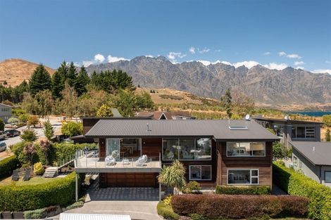 Photo of property in 17 Poplar Drive, Kelvin Heights, Queenstown, 9300