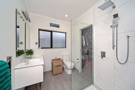 Photo of property in 5a Tupuhi Place, Highlands Park, New Plymouth, 4312