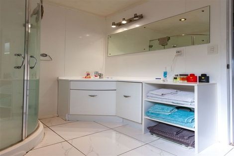 Photo of property in 2 Ridge Road, Tairua, 3508