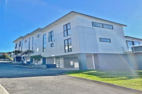 Photo of property in 16a Woodall Place, Totara Vale, Auckland, 0627