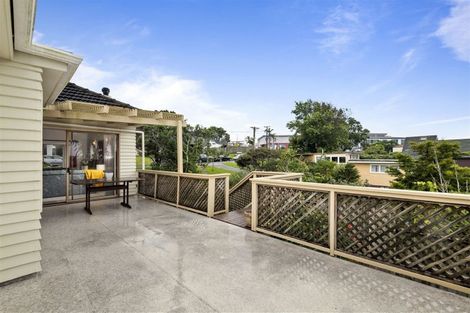 Photo of property in 1/10 Kiteroa Terrace, Rothesay Bay, Auckland, 0630