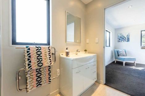 Photo of property in 23 Groves Road, Raumati Beach, Paraparaumu, 5032