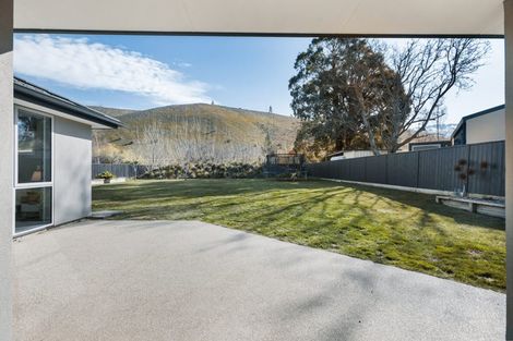 Photo of property in 20 Perriam Place, Mount Pisa, Cromwell, 9383