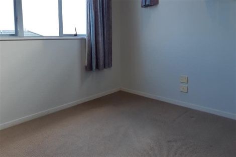 Photo of property in 10/22 Northcross Drive, Oteha, Auckland, 0632