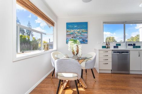 Photo of property in 90 Lantana Road, Green Bay, Auckland, 0604