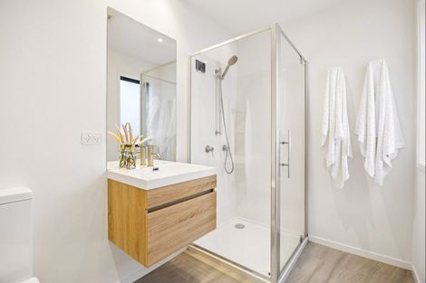 Photo of property in 24 Tapuwae Way, Mangere Bridge, Auckland, 2022
