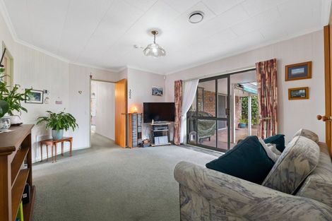 Photo of property in 35 Manu Crescent, Upper Vogeltown, New Plymouth, 4310