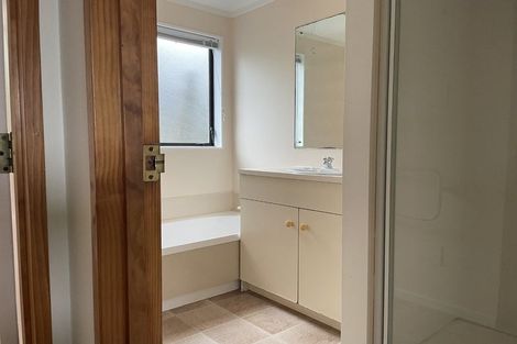 Photo of property in 1/17 Exeter Place, Unsworth Heights, Auckland, 0632